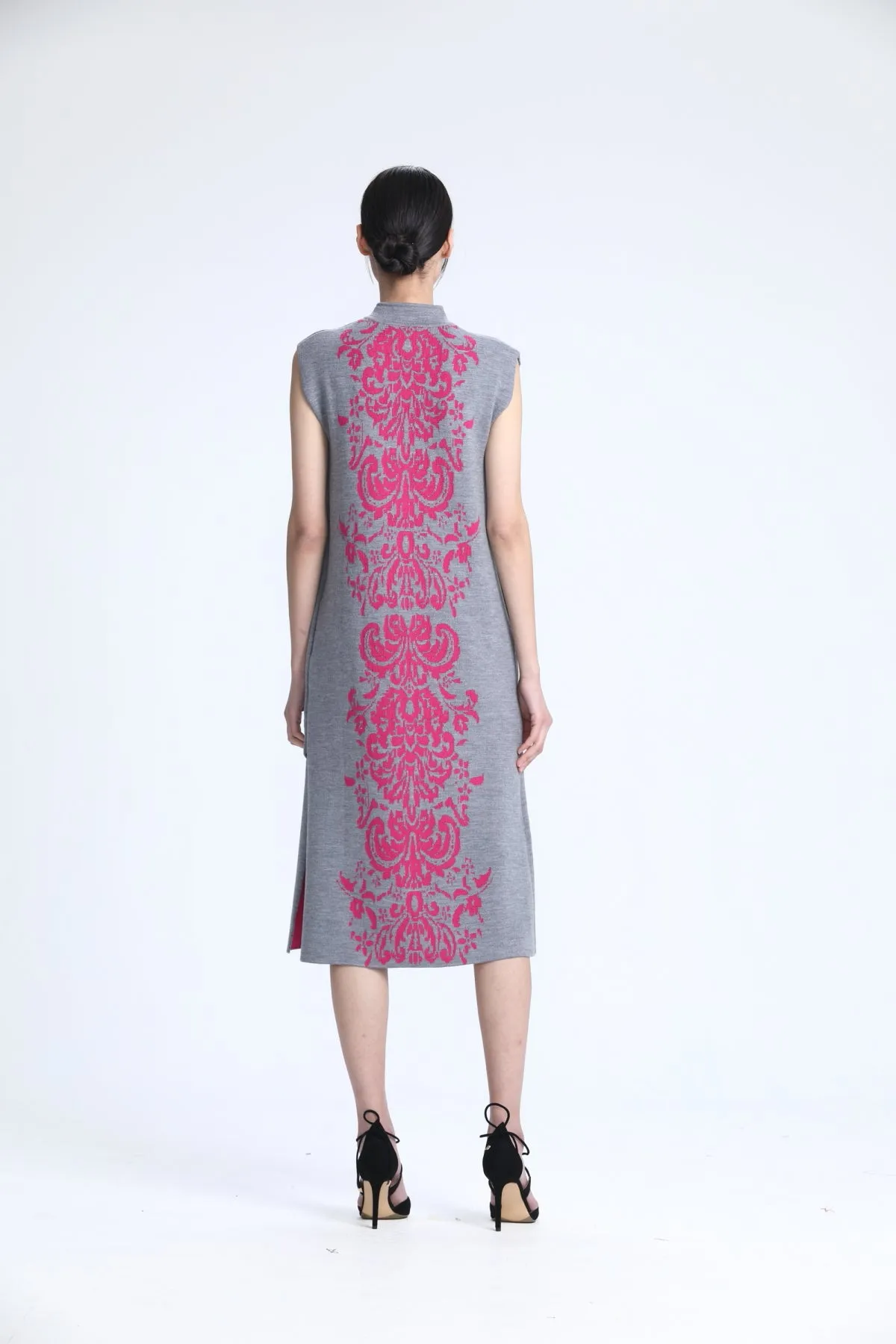 Grey & Fuchsia Sleeveless Knit Cheongsam Coat with Yi-ming Signature Pattern